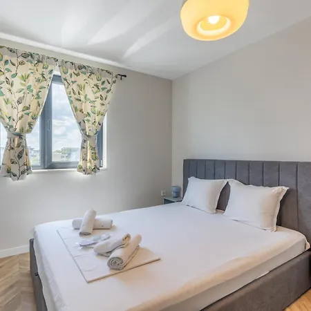 Апартаменты Modern View Flat With Free Parking